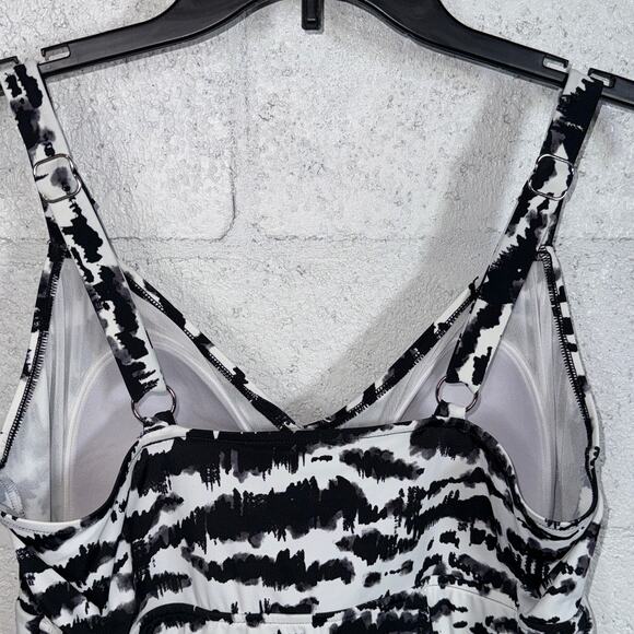 Swim Solutions Women's Printed Tiered Fauxkin Rainbow Rain 16W $102 - Picture 4 of 9